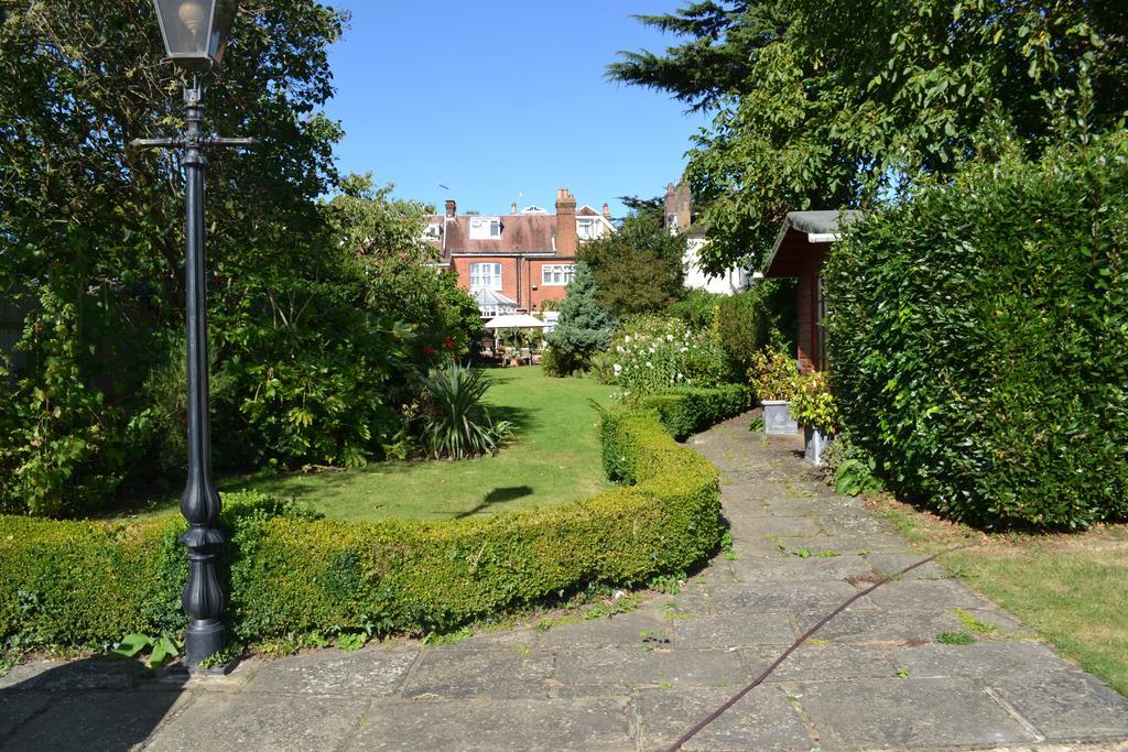 Cranleigh Hotel ไรเกท ภายนอก รูปภาพ